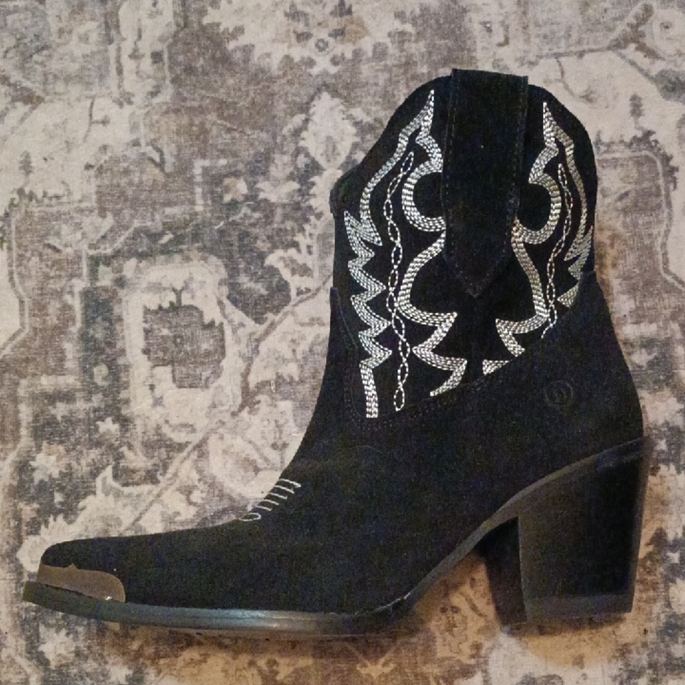 dingo Black Suede Western Heeled Boot with Silver Embroidery